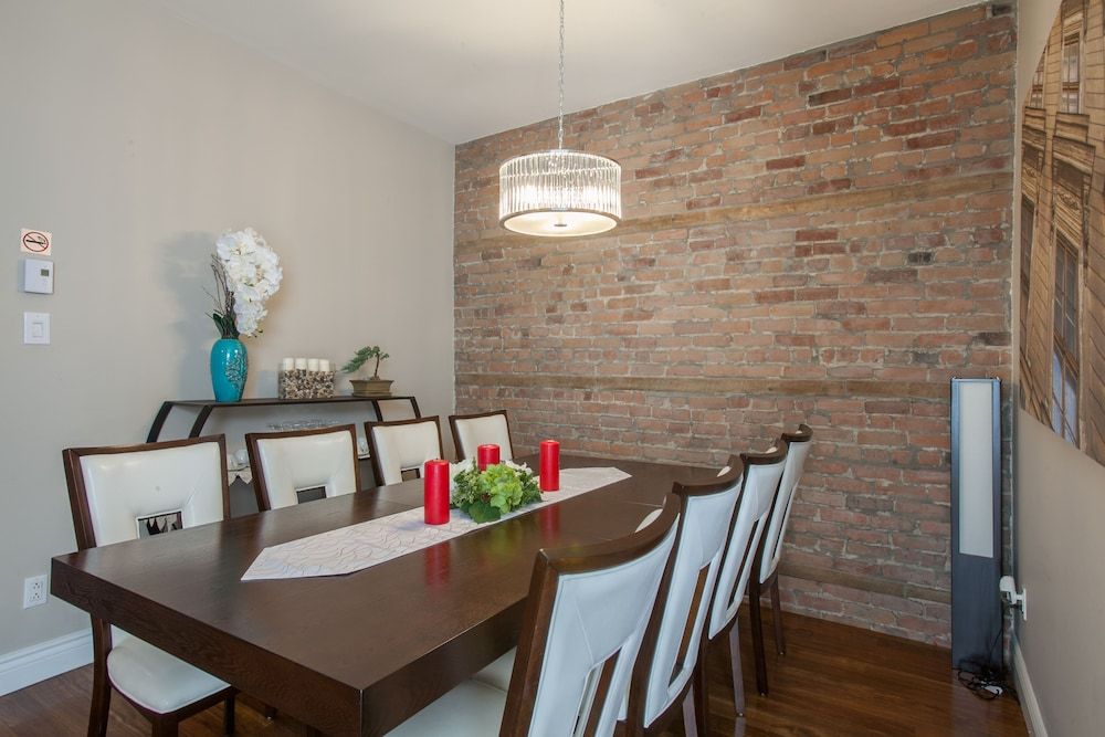 undefined LMVR - The Laurier 5