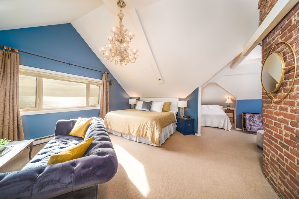 Camelot - Penthouse Water View Room, 1 King and 1 Double Bed