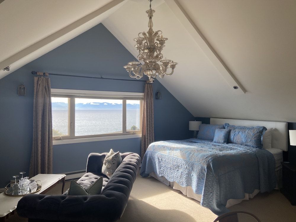 Camelot - Penthouse Water View Room, 1 King and 1 Double Bed