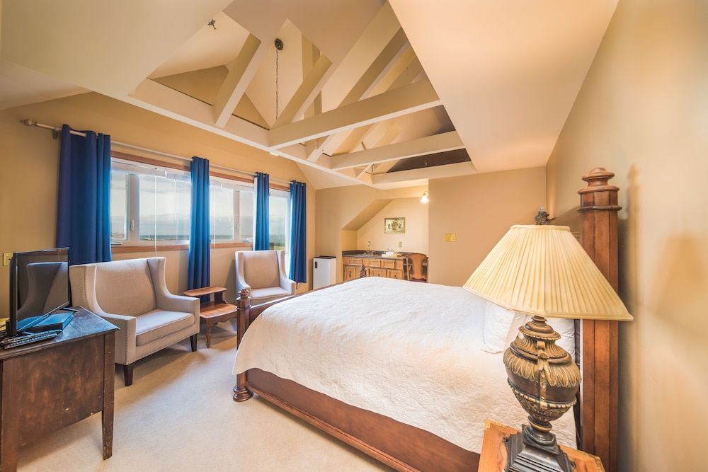 Dorset - Scenic Balcony Water View Room, 1 King Bed