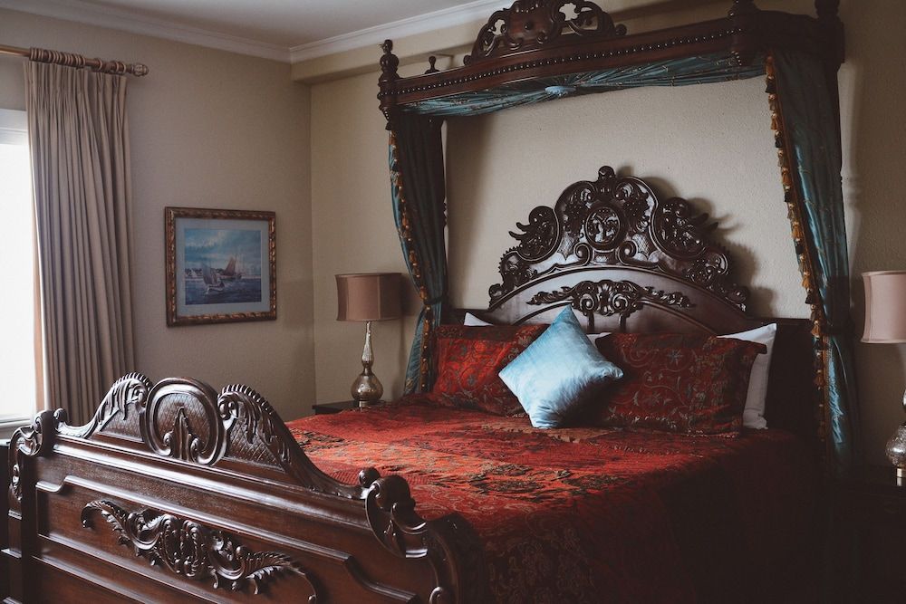 Kensington - Deluxe Water View Room, 1 King Bed