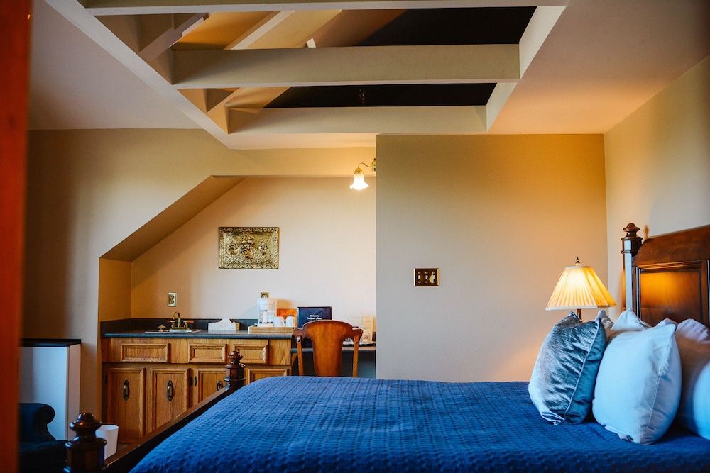 Dorset - Scenic Balcony Water View Room, 1 King Bed