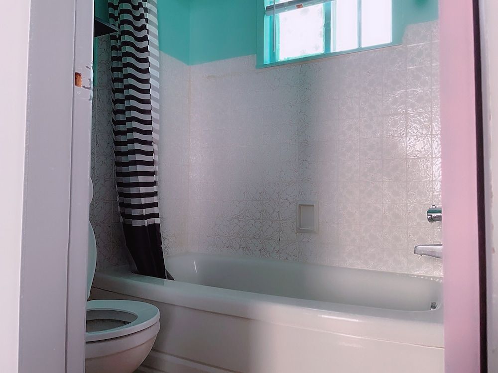 Stop 21 Motel Family Apartment, 2 Queen Beds 3