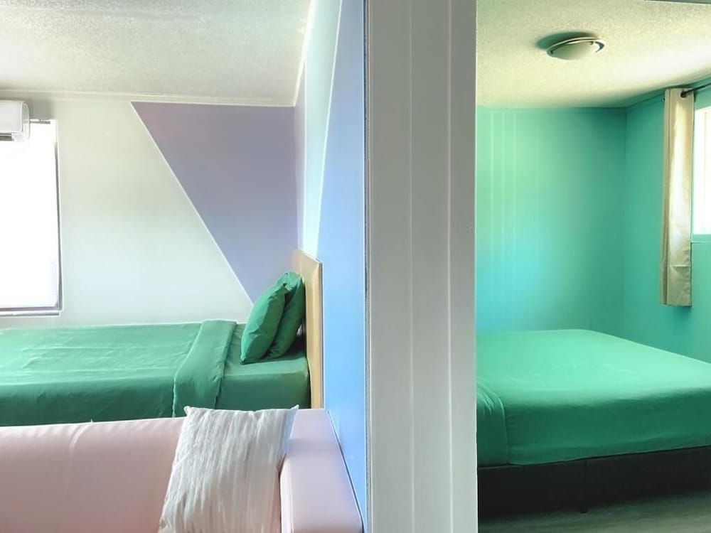 Stop 21 Motel Family Apartment, 2 Queen Beds 2