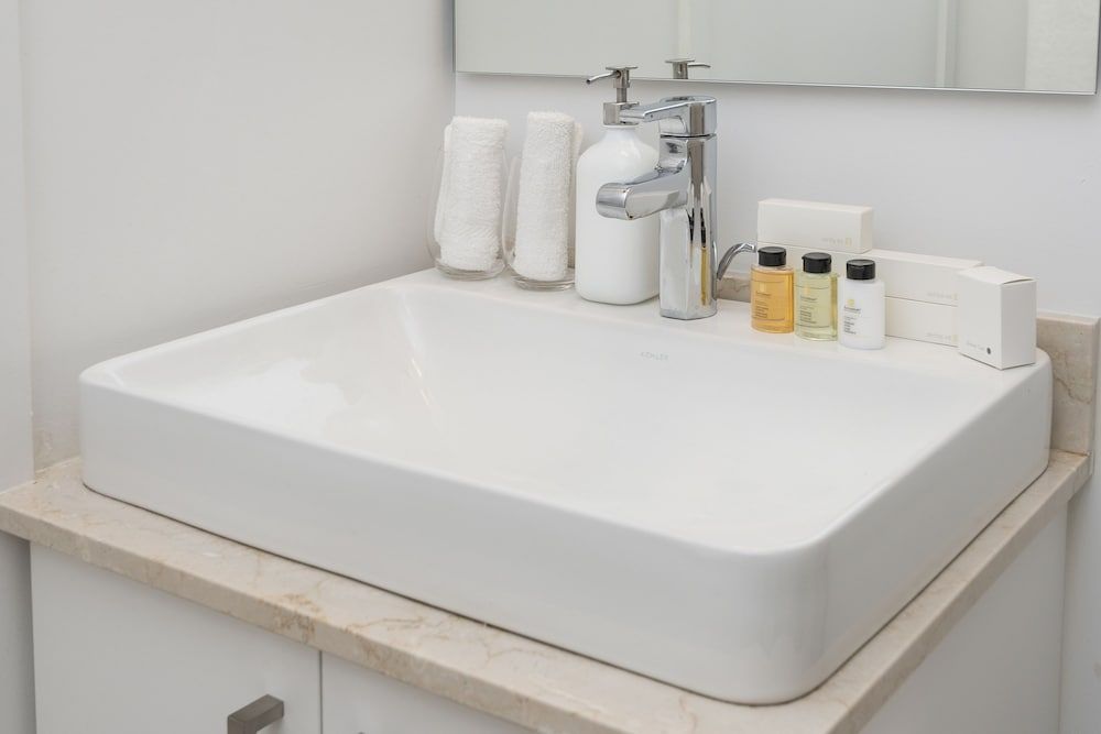 Metropolis Condotel Suites - York Street Exclusive Condo, 1 Bedroom, Kitchen, Lake View 11