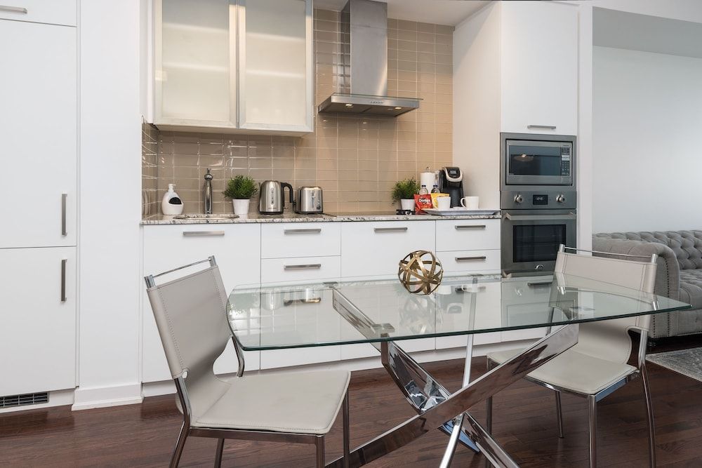 Metropolis Condotel Suites - York Street Executive Condo, 1 Bedroom, Kitchen, City View 3