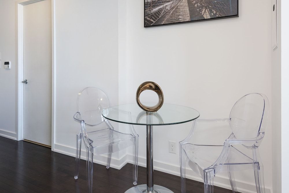 Metropolis Condotel Suites - York Street Exclusive Condo, 1 Bedroom, Kitchen, Lake View 5