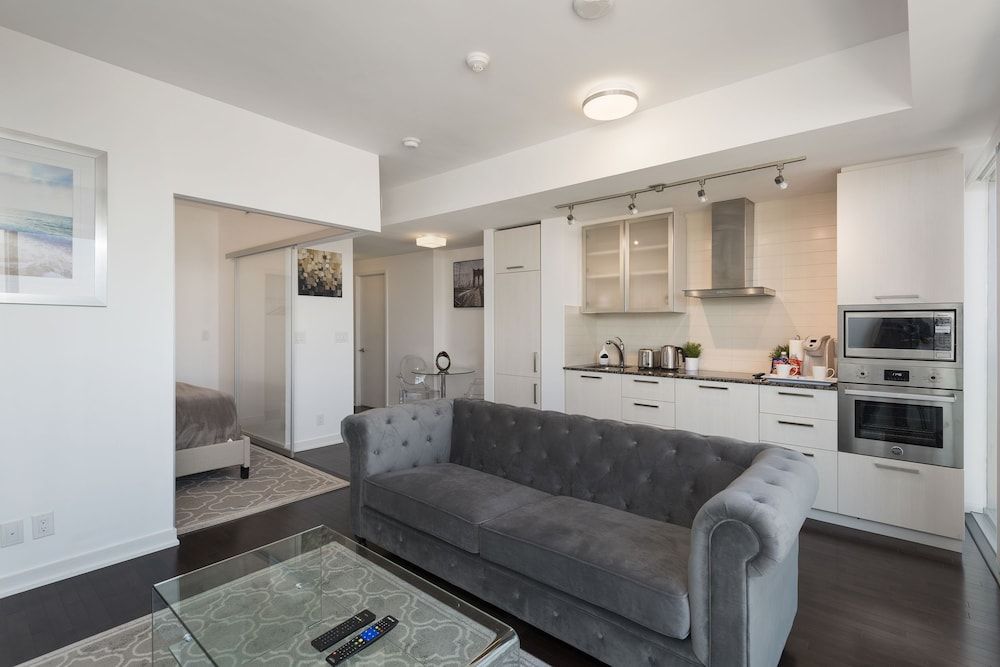 Metropolis Condotel Suites - York Street Exclusive Condo, 1 Bedroom, Kitchen, Lake View 7