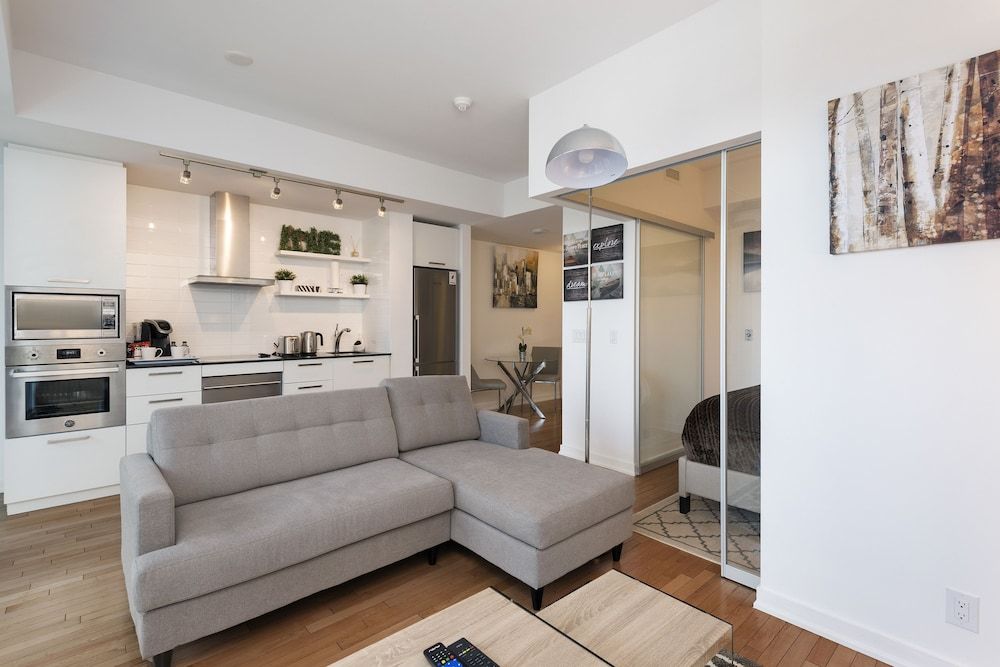 Metropolis Condotel Suites - York Street Deluxe Condo, 1 Bedroom, City View 4