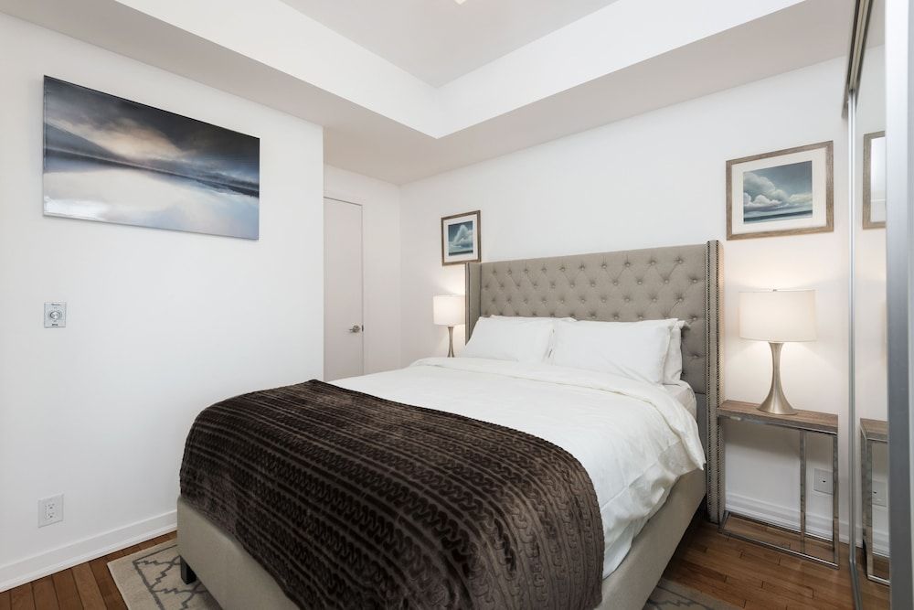 Metropolis Condotel Suites - York Street Deluxe Condo, 1 Bedroom, City View 3