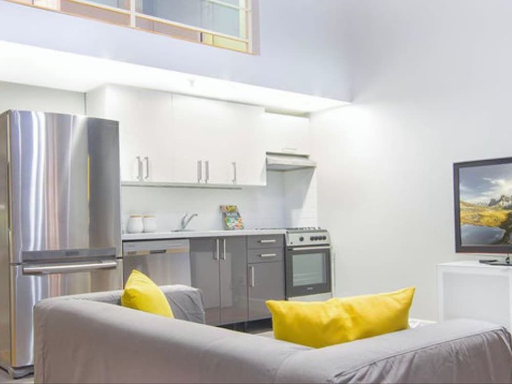 undefined King Suites Downtown Vancouver 3