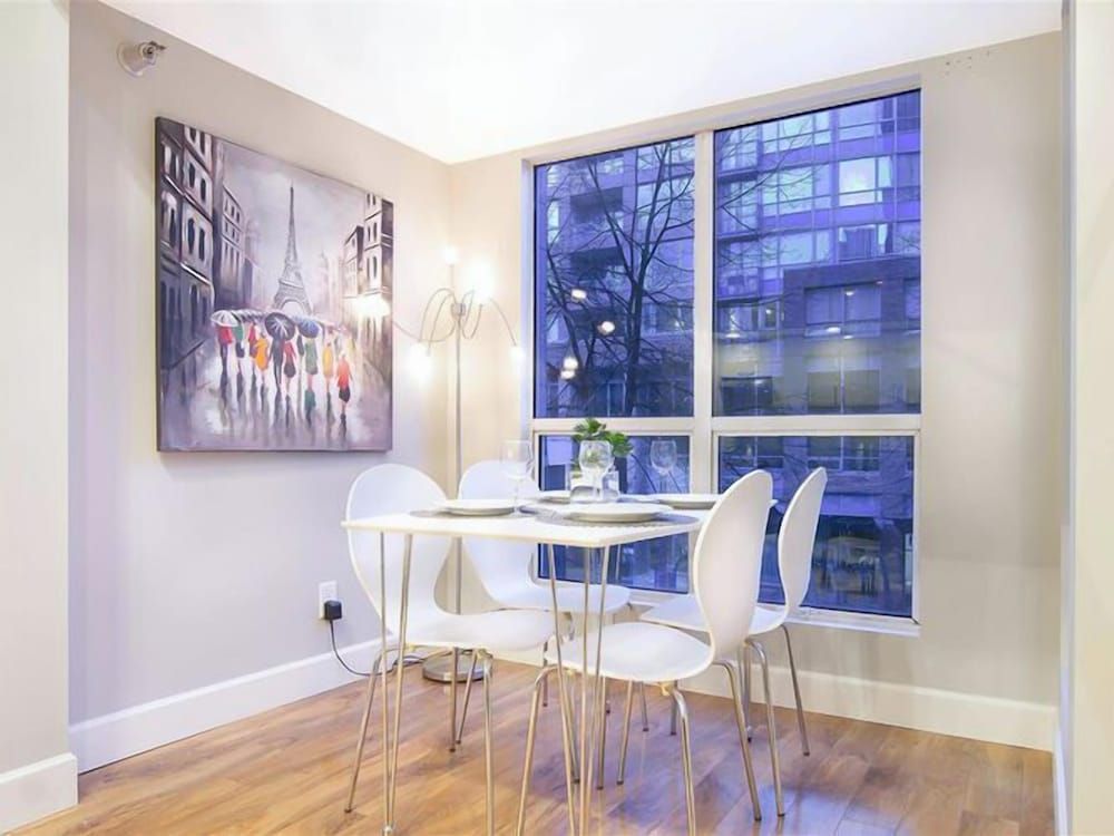 undefined King Suites Downtown Vancouver 5