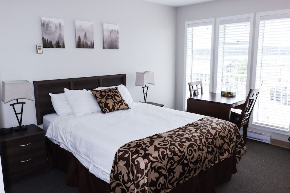 Sportsman's Inn on the Harbour Front Standard Single Room, 1 Queen Bed, Refrigerator & Microwave, Marina View