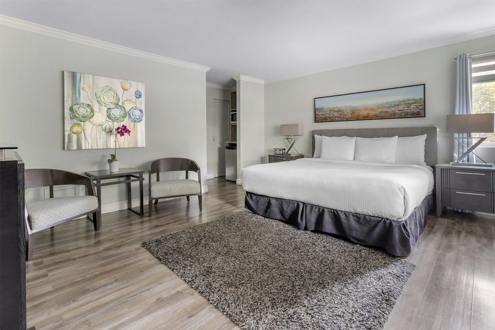 Danny’s Hotel Suites, SureStay Collection by Best Western Suite, 1 King Bed, Non Smoking, Jetted Tub