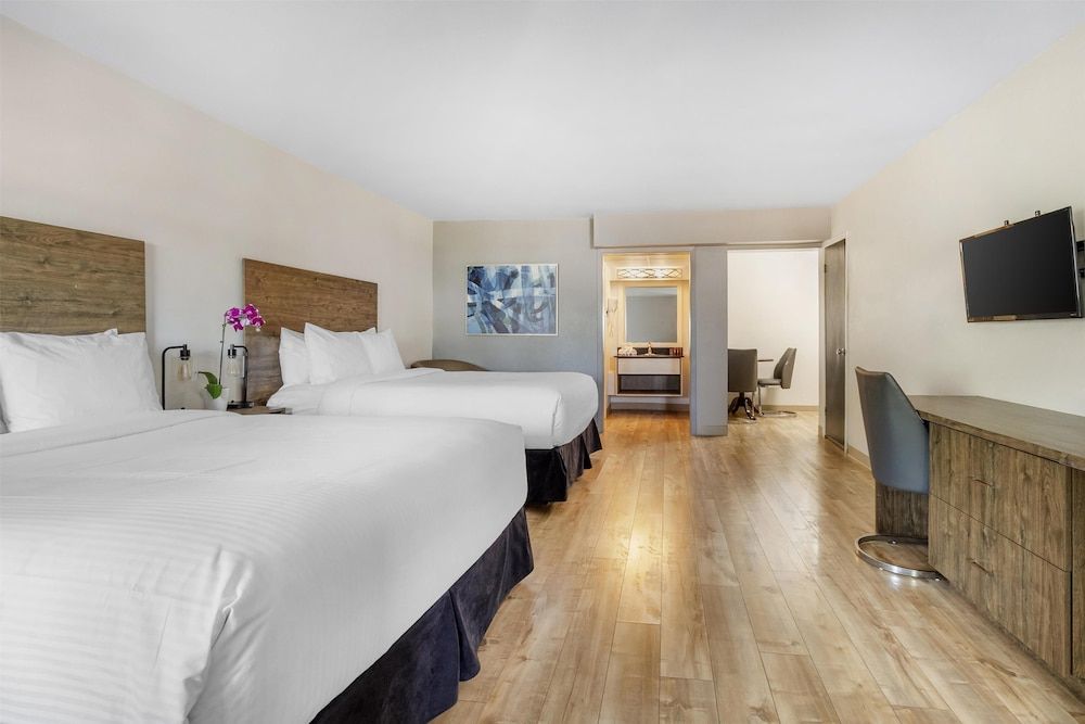 Suite, 2 Double Beds, Non Smoking, Refrigerator & Microwave