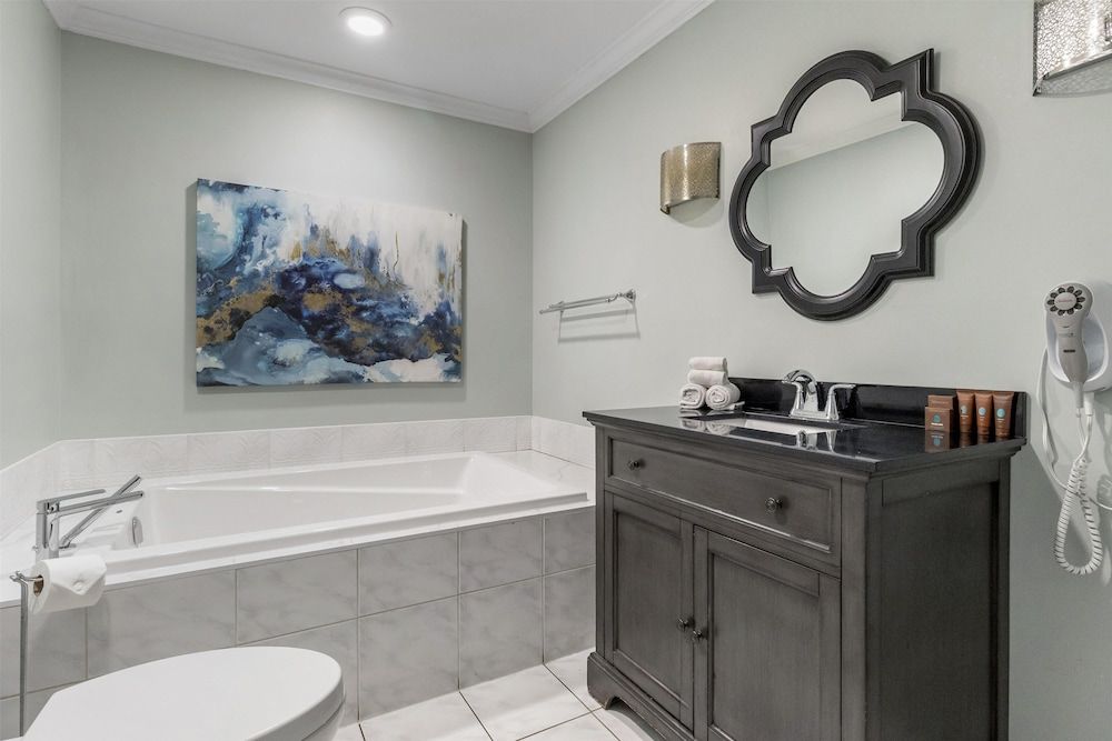 Danny’s Hotel Suites, SureStay Collection by Best Western Suite, 1 King Bed, Non Smoking, Jetted Tub 2