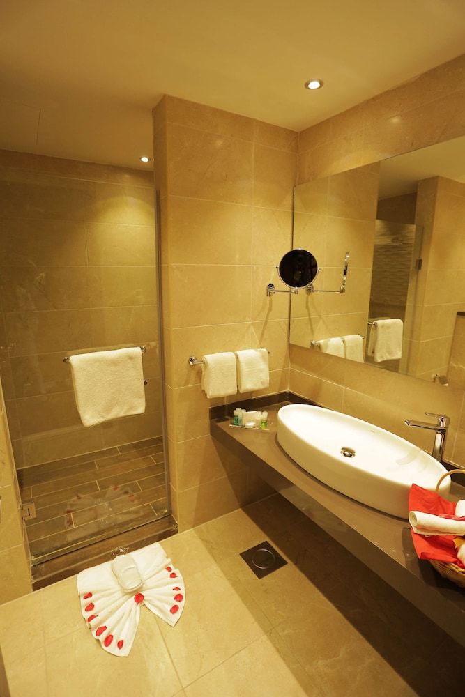 GHS Hotel Executive Room 6