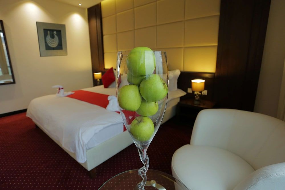 GHS Hotel Executive Room 4