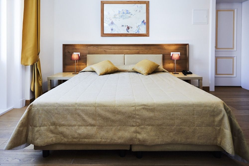 Maloja Palace Deluxe Double Room 6