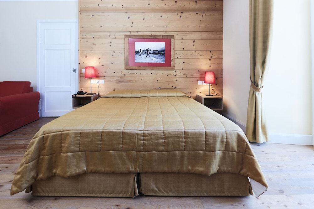 Maloja Palace Deluxe Double Room 12