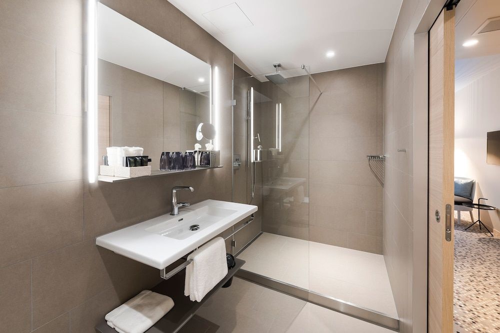 Hotel Savoy Bern Standard Double Room 4