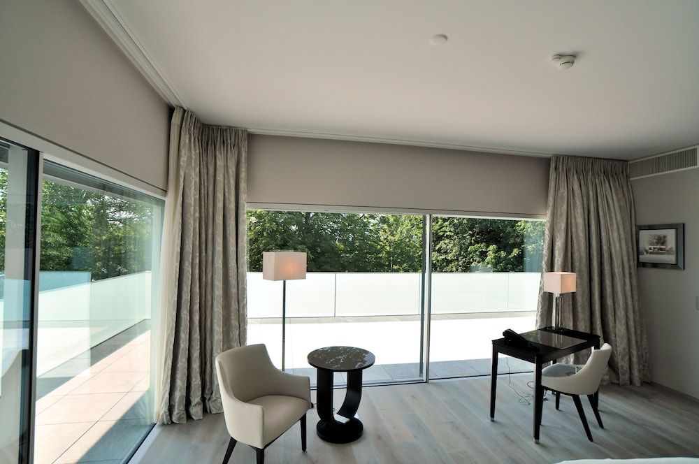 Hostellerie Le Petit Manoir Deluxe Double Room 5