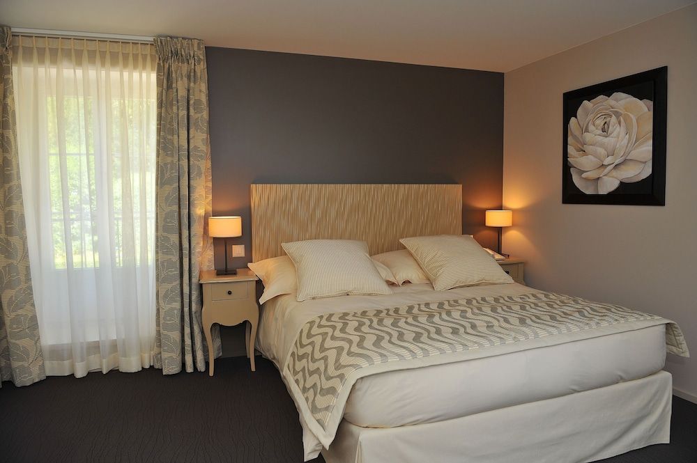 Hostellerie Le Petit Manoir Superior Double Room 2