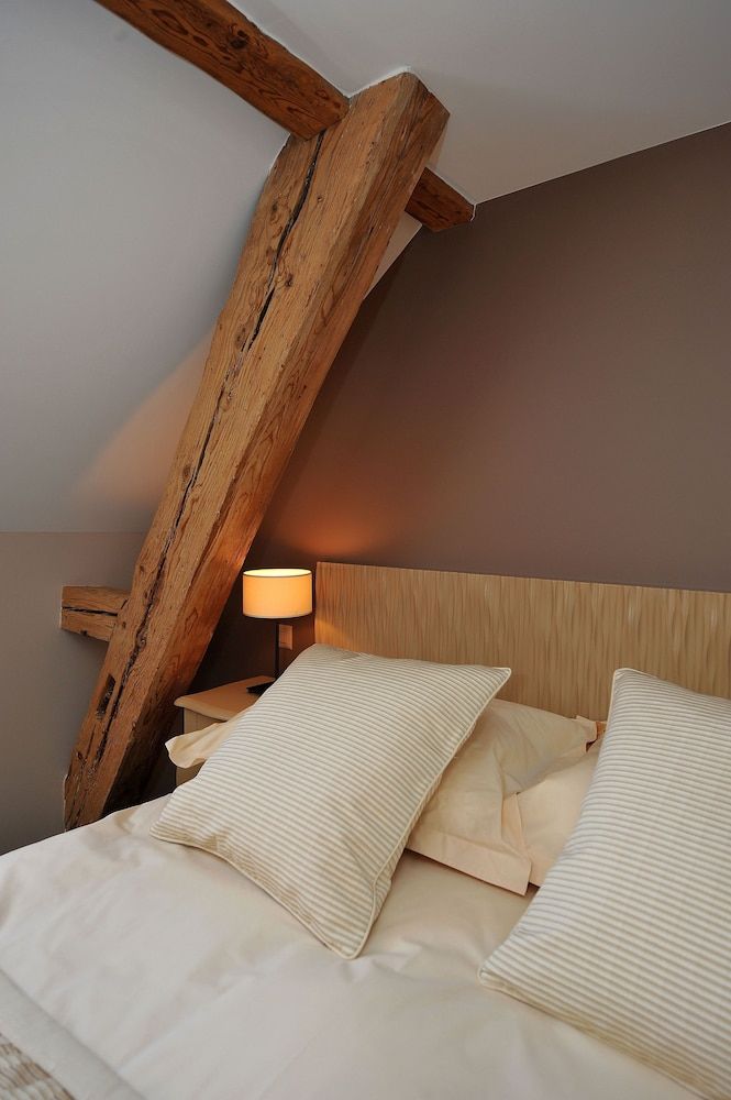 Hostellerie Le Petit Manoir Superior Double Room 3