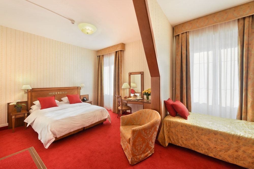 Standard Triple Room, City View