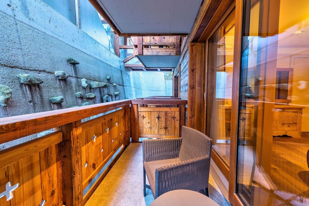 Hôtel Nendaz 4 Vallées & Spa Classic Double Room, view on a wall 7