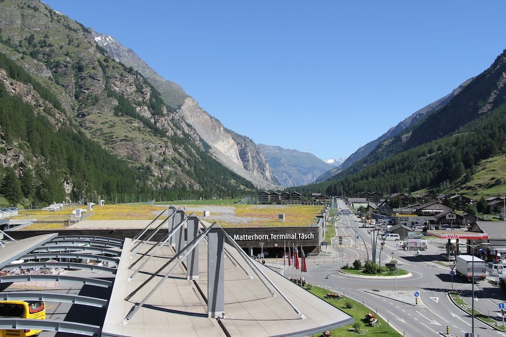 Typically Swiss Hotel Täscherhof Classic Twin Room 3