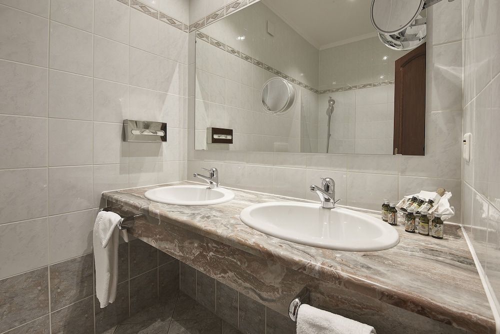 Hotel d'Allèves Standard Triple Room 2