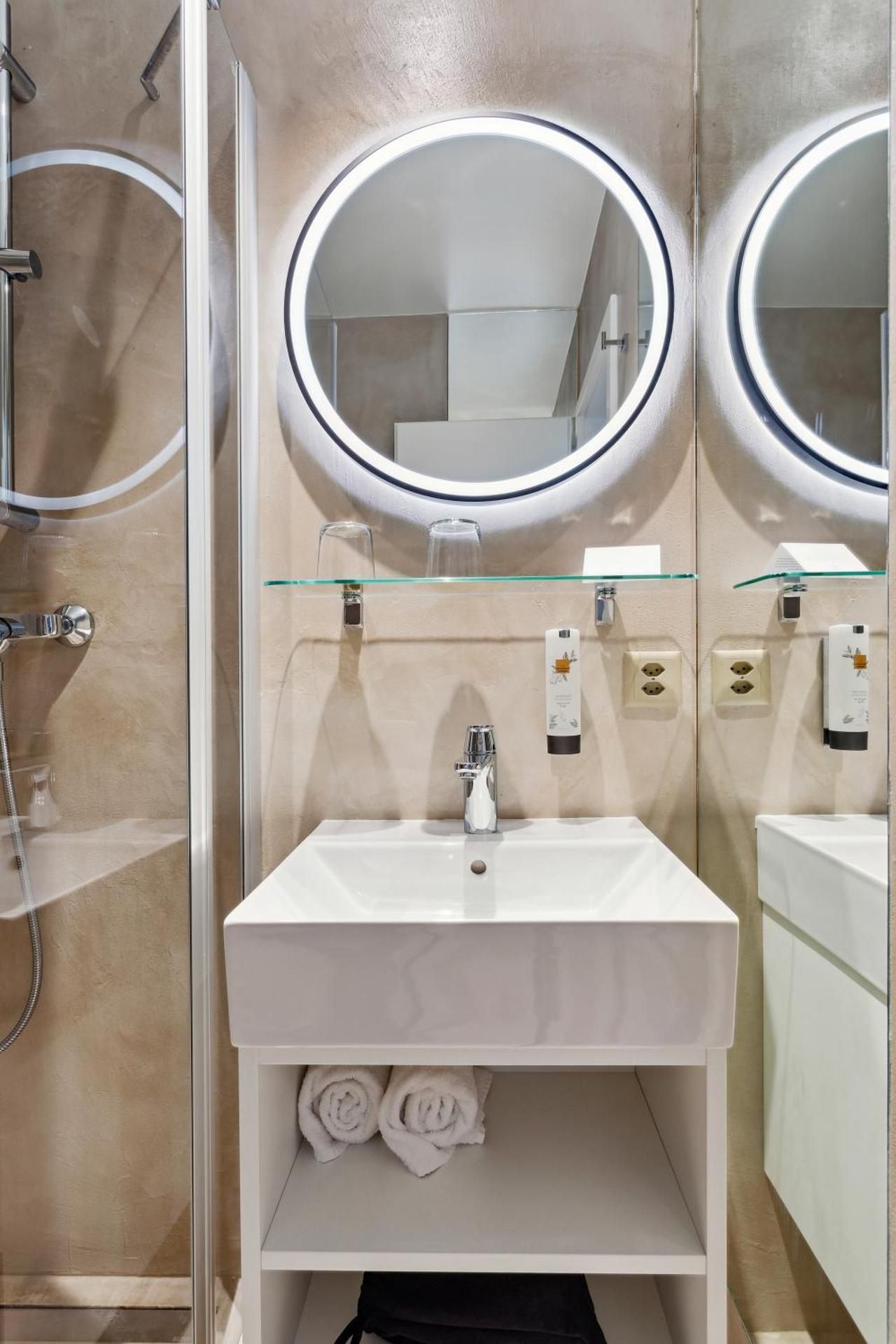 Hotel de la Nouvelle Couronne Standard 3