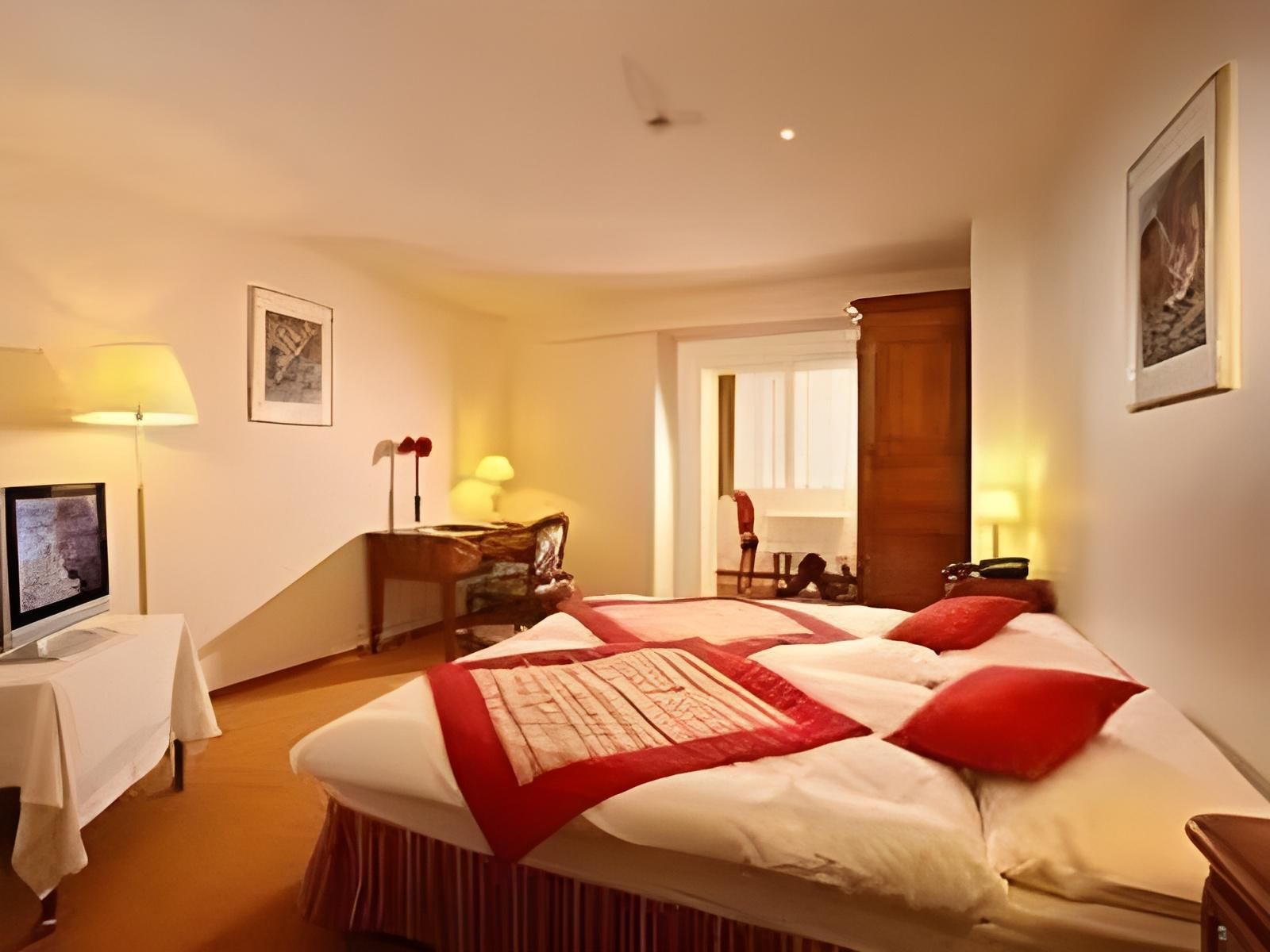 Hotel de la Nouvelle Couronne Triple With Breakfast