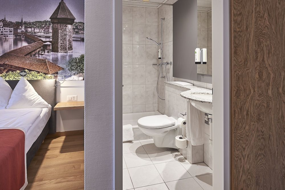 Hotel Central Luzern Classic Double Room (Cosy) 11