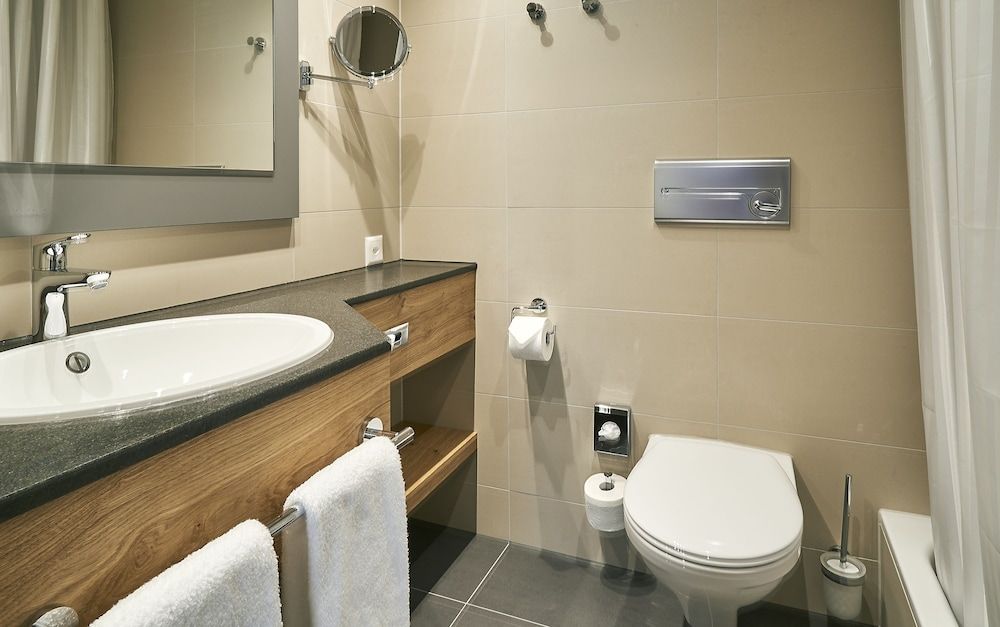 Hotel Central Luzern Classic Double Room (Cosy) 9