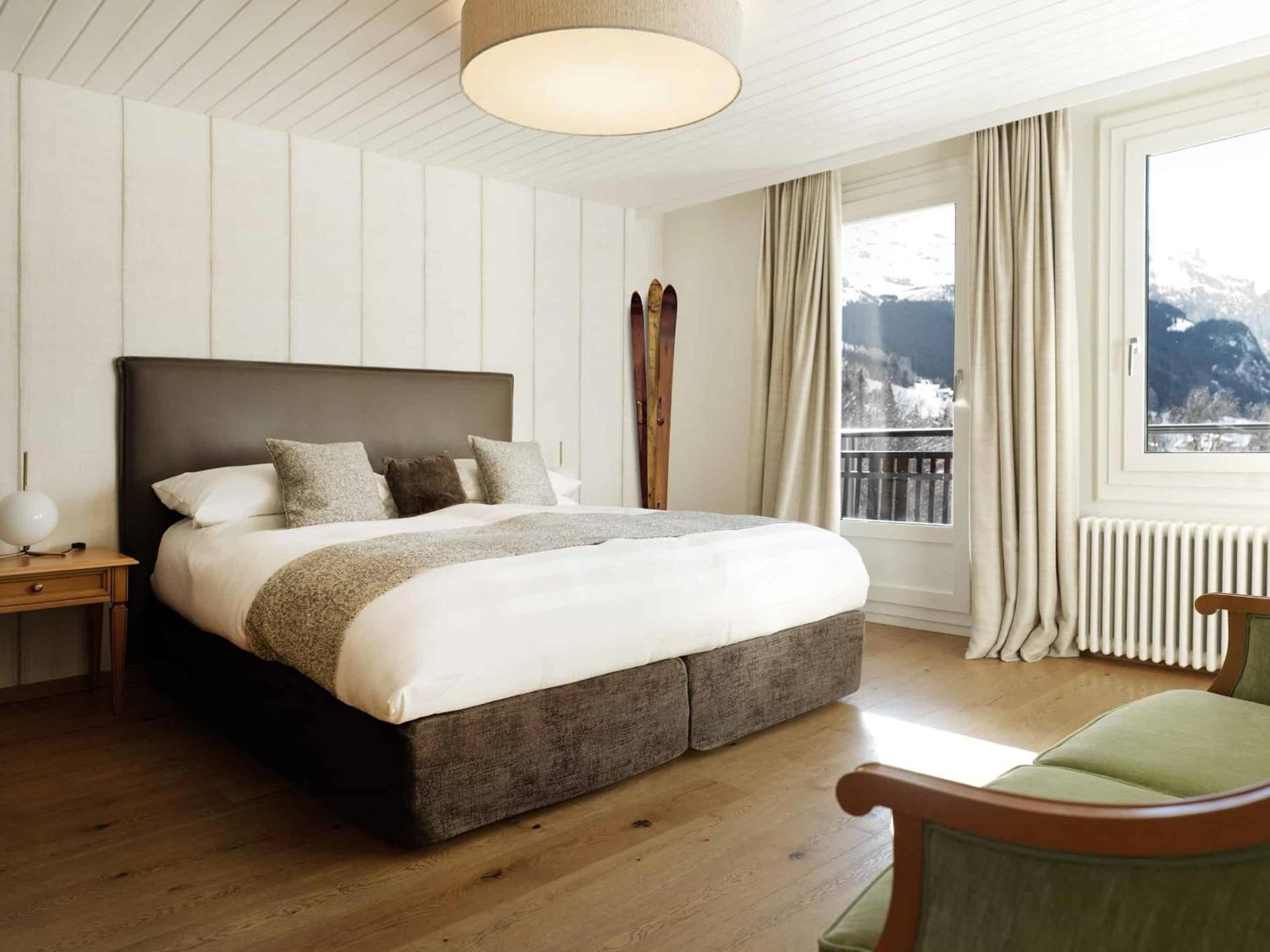 Deluxe Family Room with Mountain View and balcony