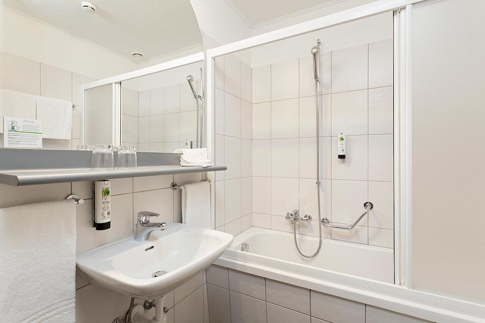 Hotel DU LAC Locarno Family Room, 2 Bedrooms, Lake View 4