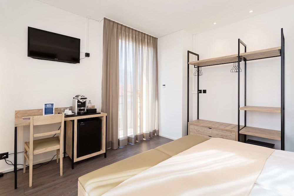 Hotel DU LAC Locarno Panoramic Double Room, Balcony, Lake View 3