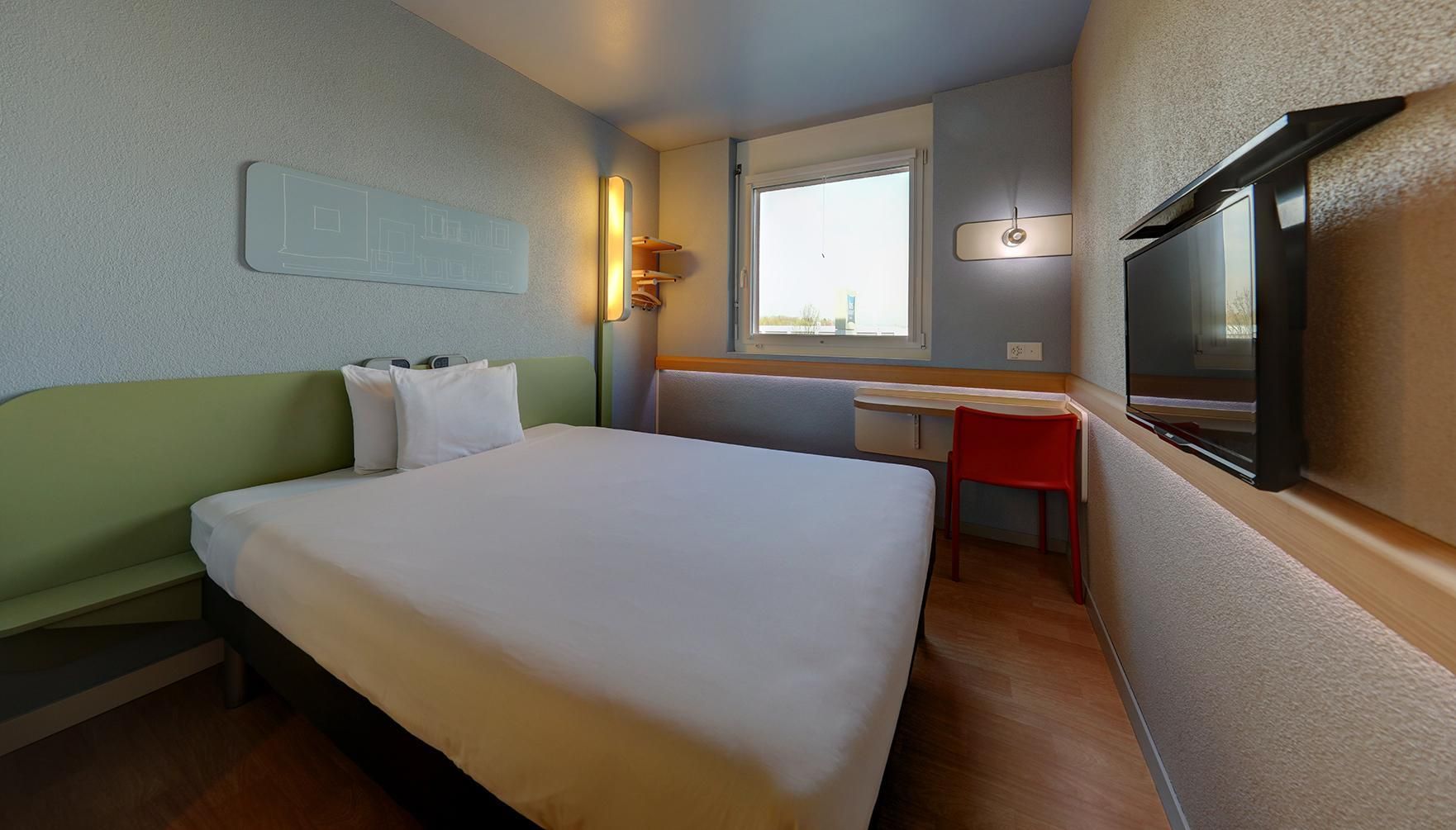 Double Room with double bed (59x75 in. [150x190  cm]) for two people