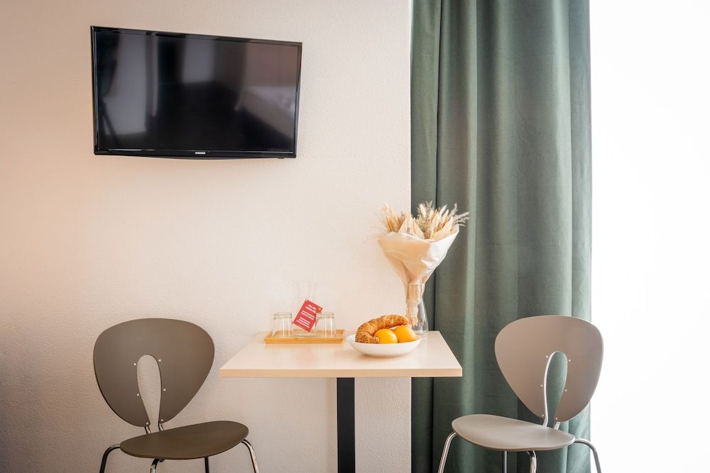 Los Lorentes Residences Bern Airport Deluxe Apartment, Kitchen 13