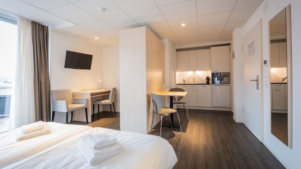 Los Lorentes Residences Bern Airport Executive Studio, Terrace (Kitchen) 7