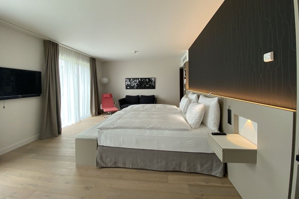 Junior Suite, 1 King Bed (View)