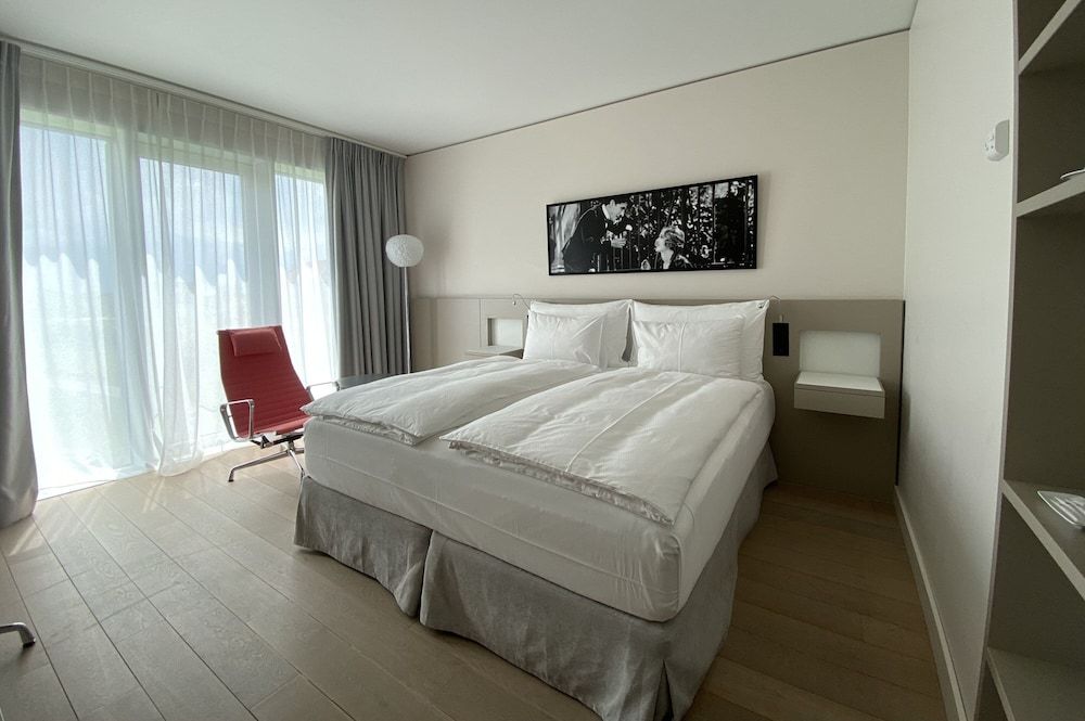 Deluxe Room, 1 King Bed, Garden View