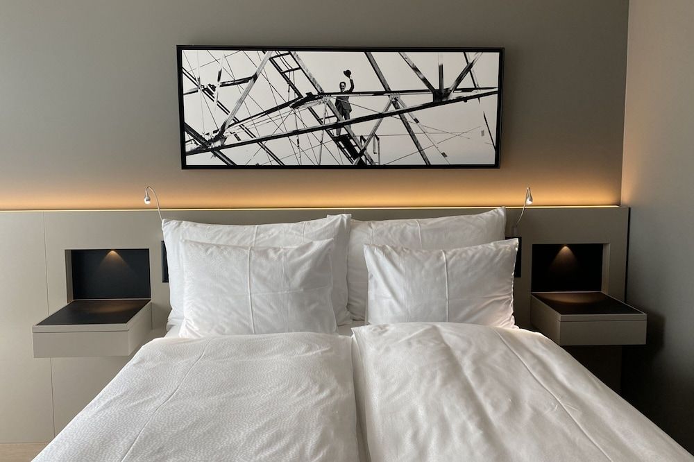 Standard Room, 1 King Bed, City View