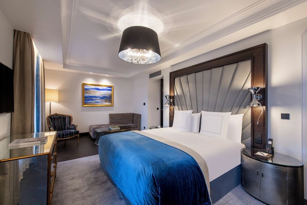 Royal Savoy Hotel & Spa