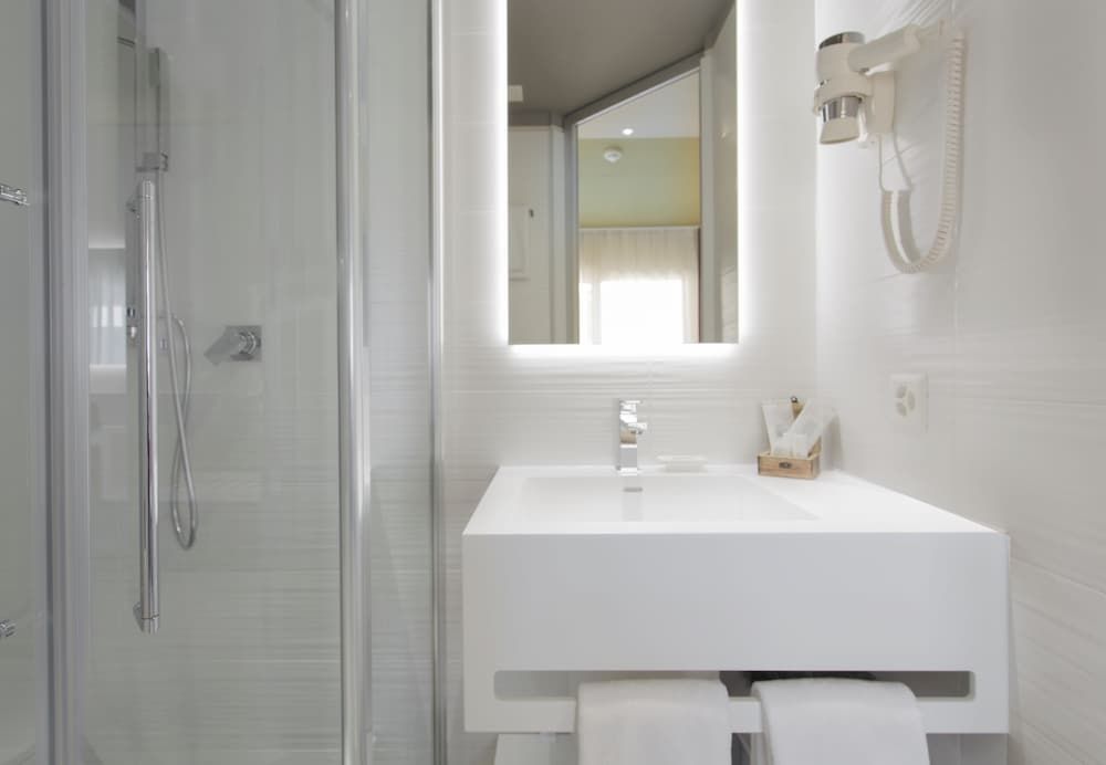 Hotel City Locarno, Design & Hospitality Economy Double Room 4