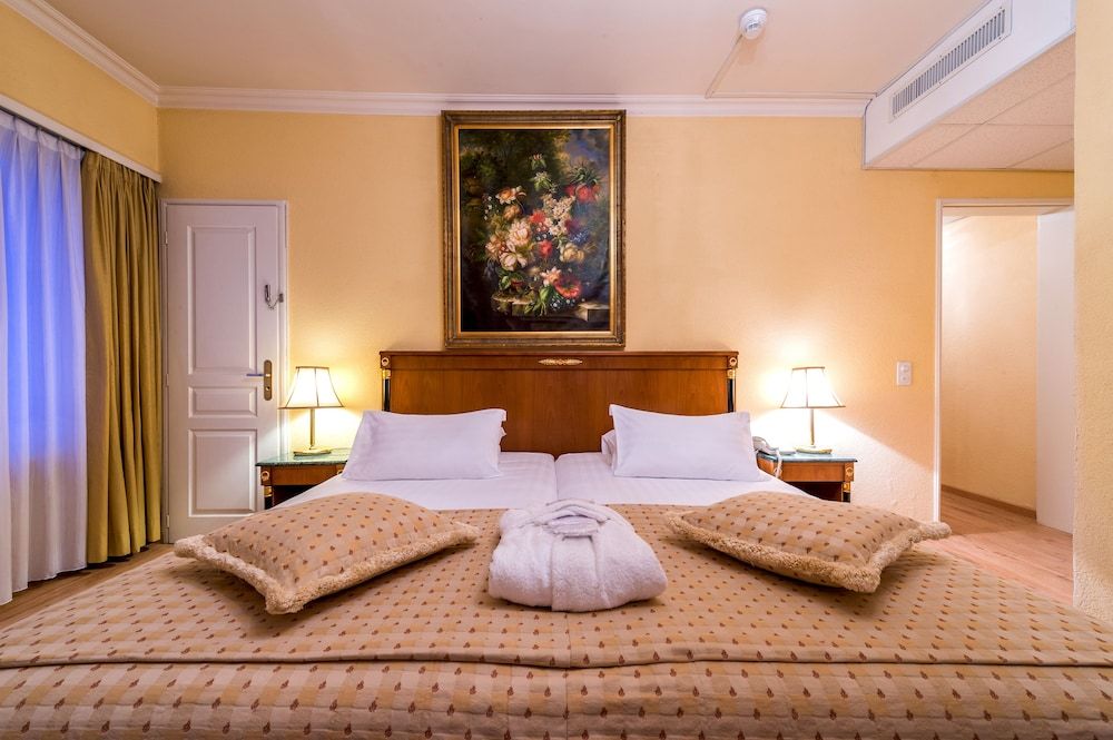 Hotel Century Standard Twin Room, 2 Twin Beds 2