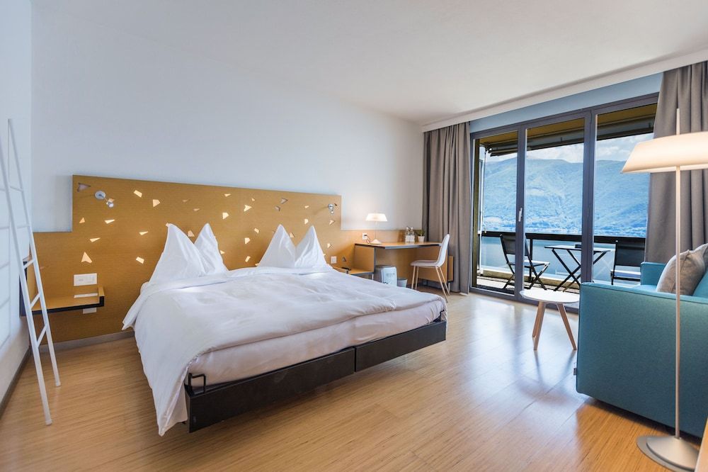 Large Premium Lake View Room