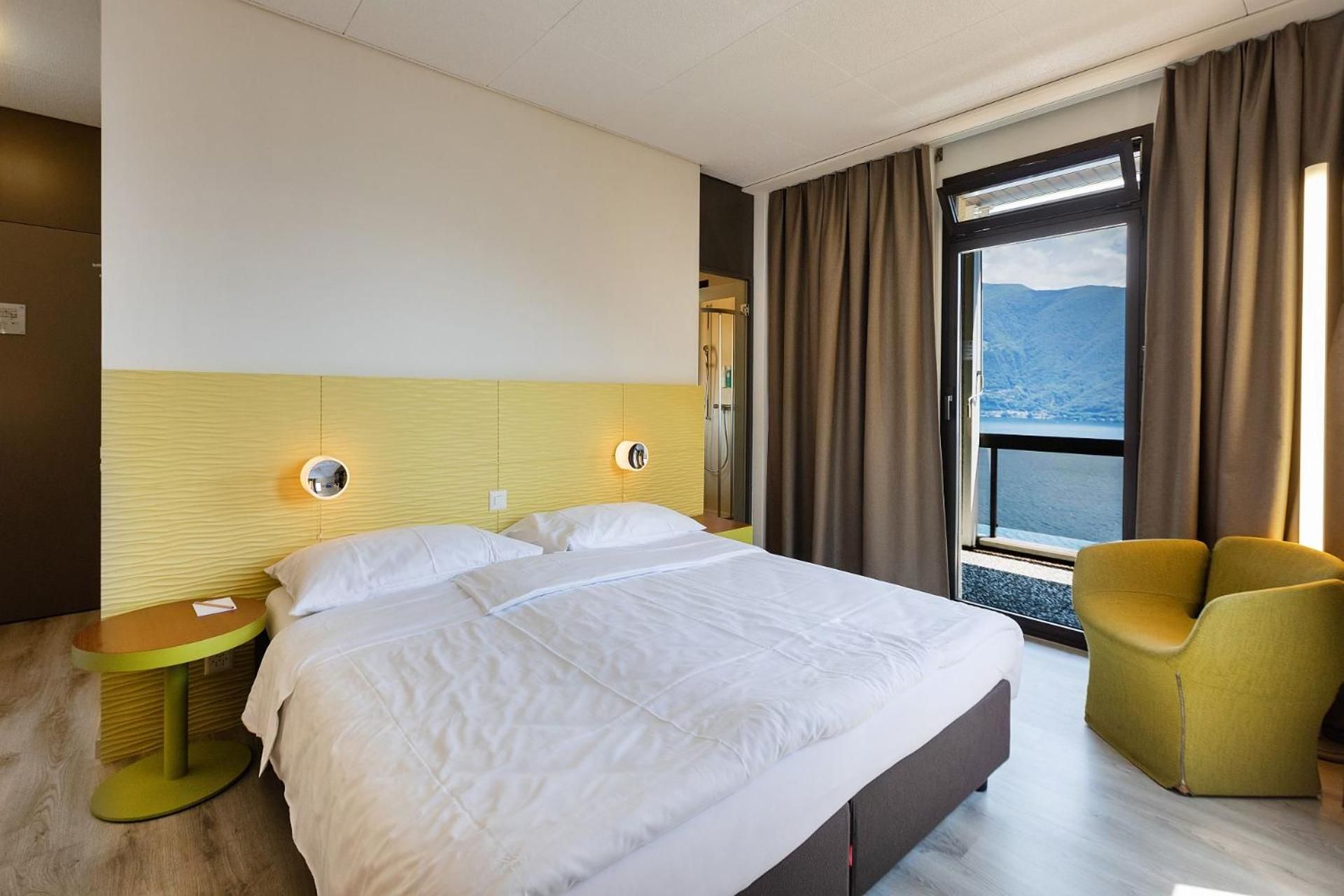 Comfort Lake View Room